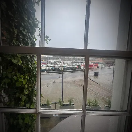Ivy By The Sea 3*