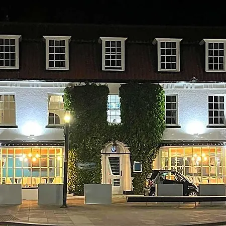 Hotel Ivy By The Sea 3*
