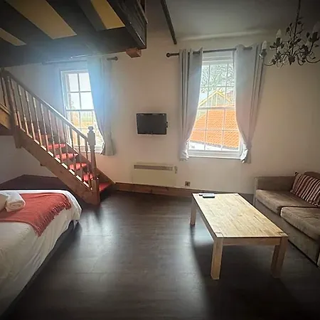 Ivy By The Sea 3*