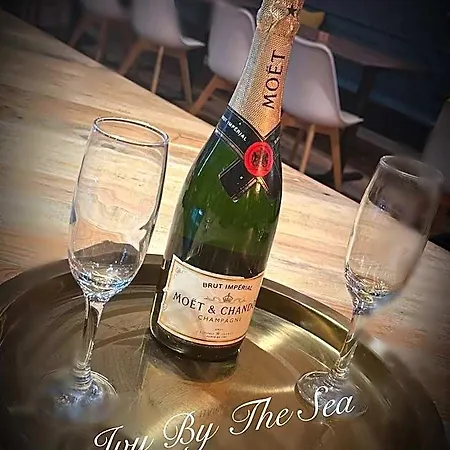 Hotel Ivy By The Sea