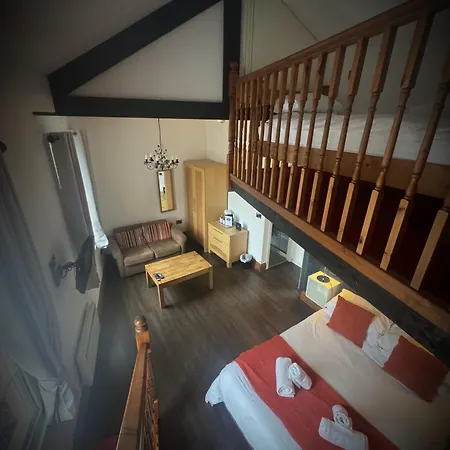 Hotel Ivy By The Sea 3*